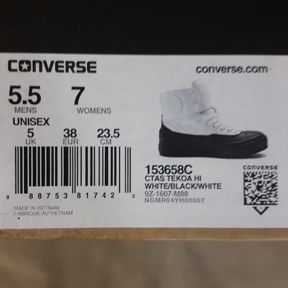 Converse NWT  (ea)  flash $79 - Picture 3 of 3